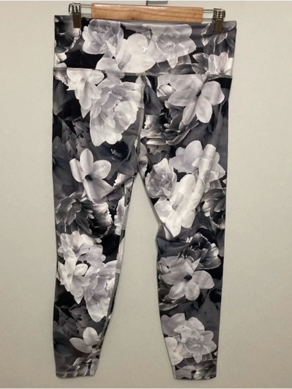 Old Navy Active Floral Print High-Rise Leggings, Gray White, Size Large